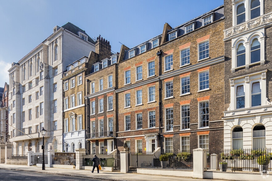 24-28 Lincolns Inn Fields, London to rent - Building Photo - Image 2 of 3