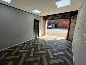 Coal Hill Ln, Pudsey to rent Interior Photo- Image 1 of 4