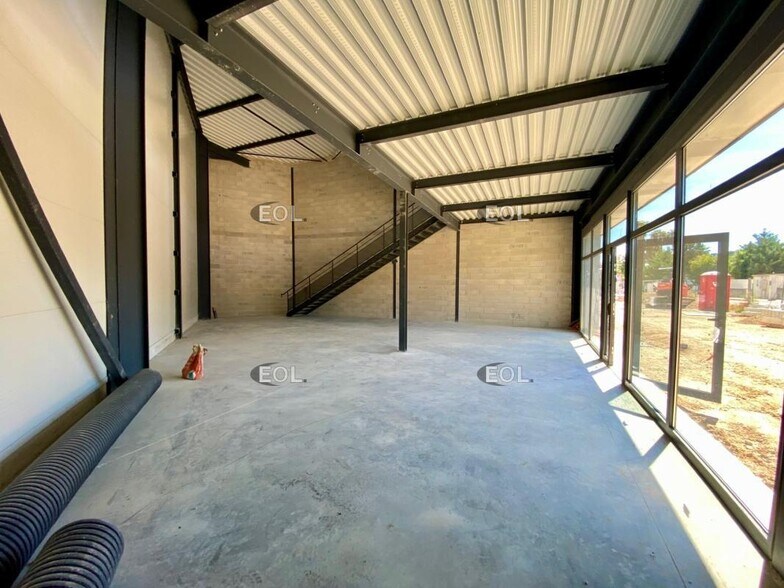 Light Industrial in Roquevaire to rent - Building Photo - Image 1 of 4