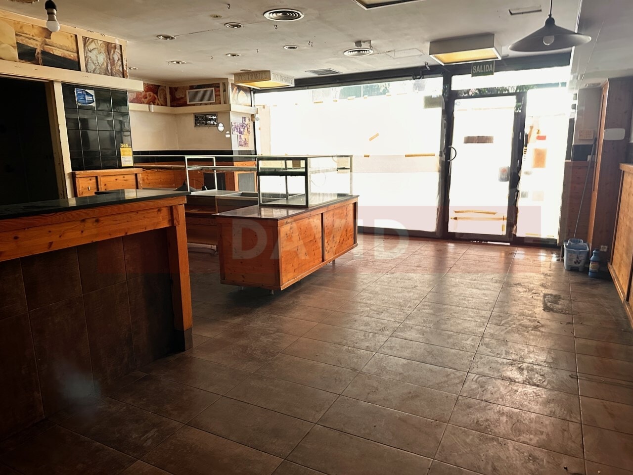 Retail in Barcelona, Barcelona to rent Interior Photo- Image 1 of 9