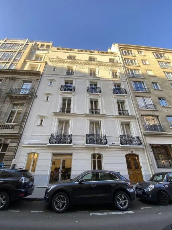 Office / Retail in Paris to rent Building Photo- Image 1 of 3