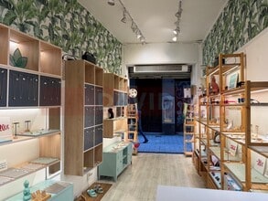 Retail in Barcelona, Barcelona to rent Interior Photo- Image 2 of 6