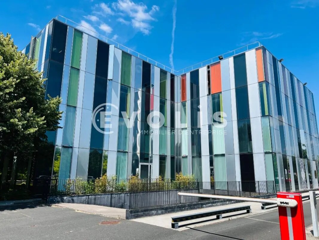 Office in Lieusaint to rent Building Photo- Image 1 of 18