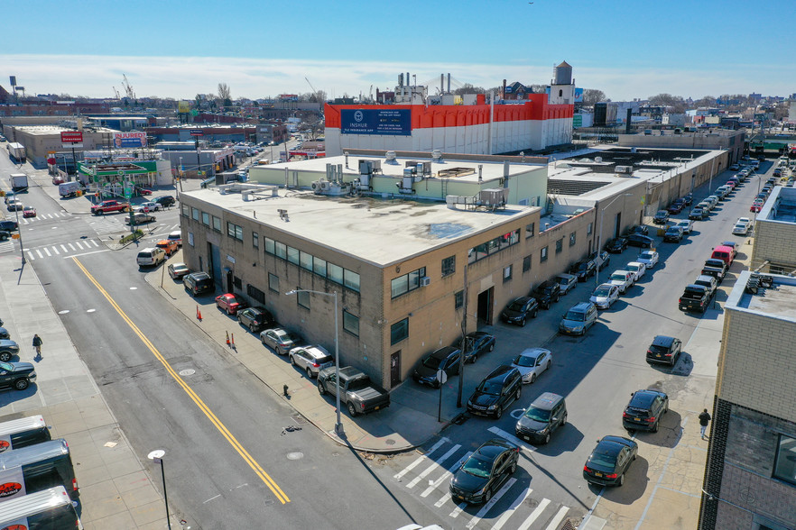 31- 30 Hunters Point Ave, Long Island City, NY for sale - Building Photo - Image 1 of 1