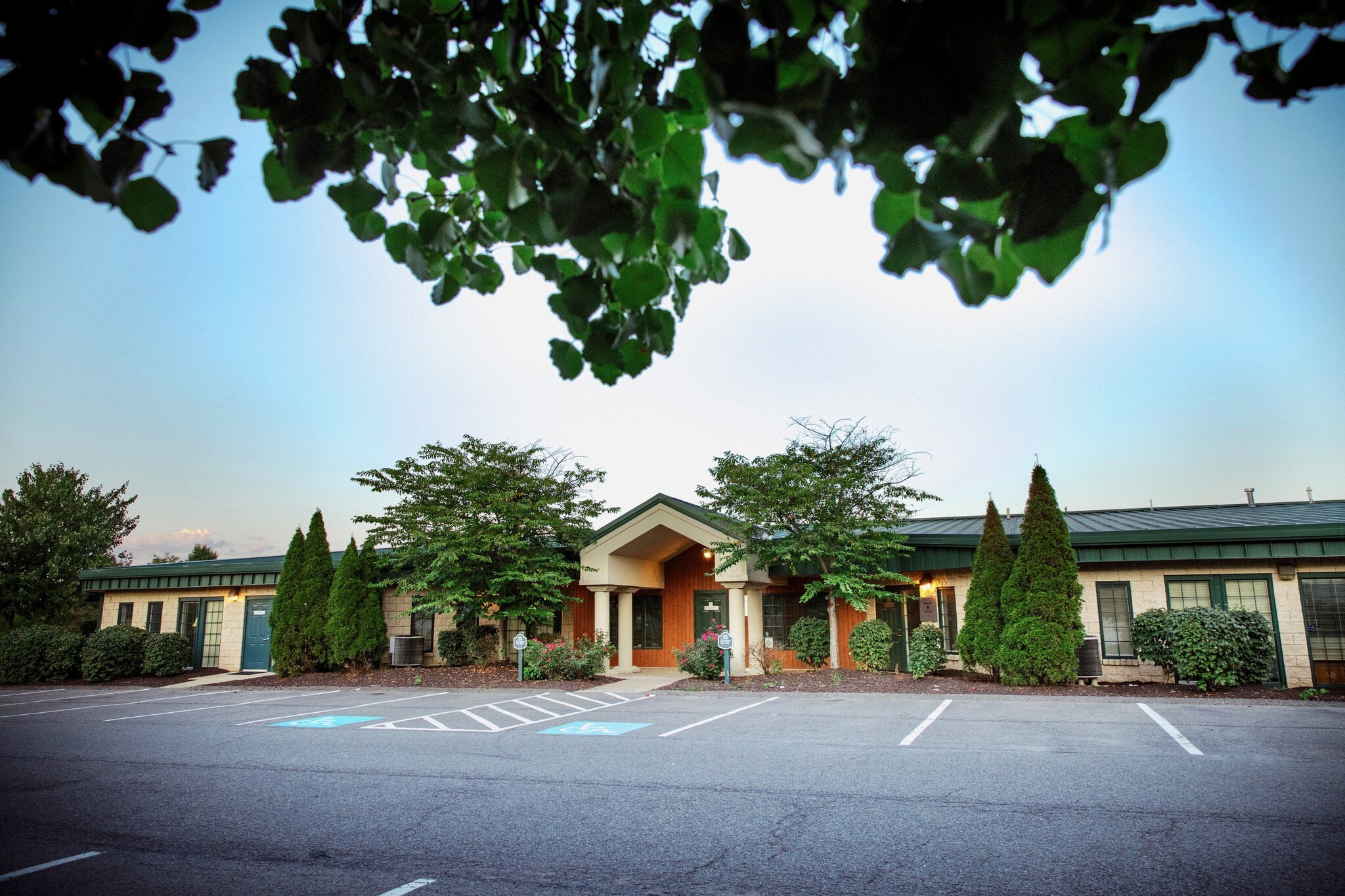 300 Cedar Ridge Dr, Pittsburgh, PA to rent Building Photo- Image 1 of 8