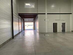 Light Industrial in Saint-Priest to rent Interior Photo- Image 1 of 18