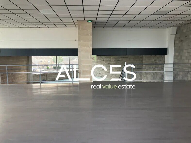 Retail in Mérignac to rent - Building Photo - Image 2 of 5