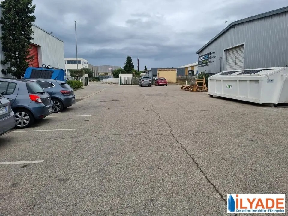 Location Entrepôt 310 m² - Photo 1