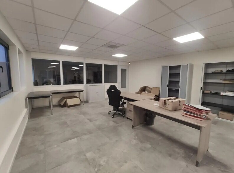 Industrial in Ivry-sur-Seine to rent - Interior Photo - Image 3 of 3