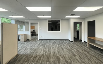 9 Britton Dr, Bloomfield, CT to rent Interior Photo- Image 2 of 10