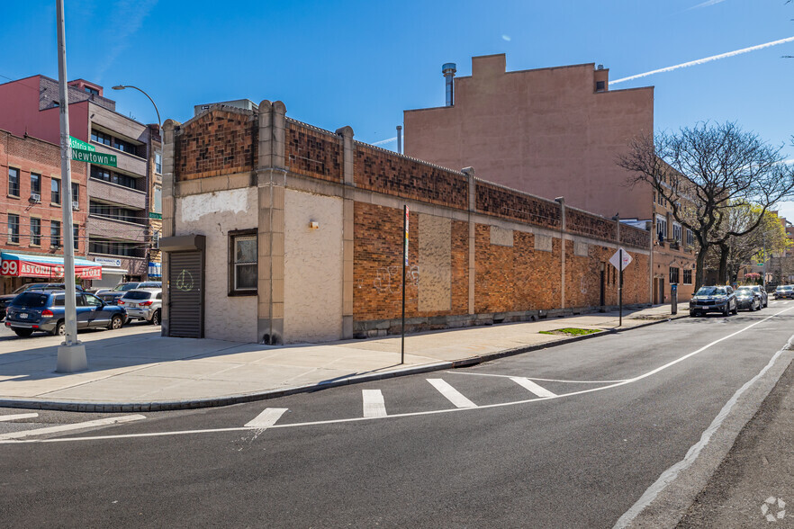 2208 Astoria Blvd, Astoria, NY for sale - Building Photo - Image 1 of 1