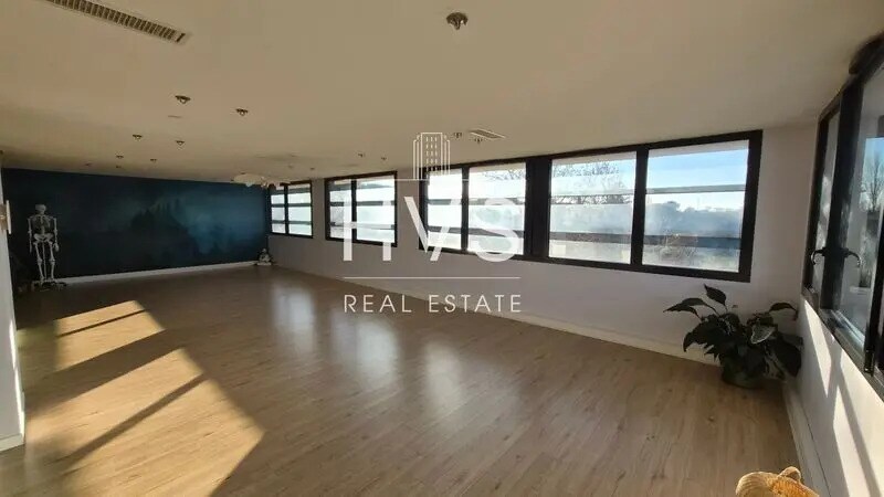 Office in Aix-en-Provence to rent - Interior Photo - Image 2 of 4