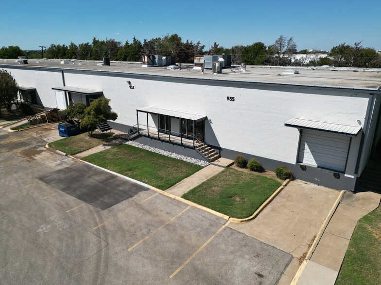 923-935 E Avenue J, Grand Prairie, TX for rent - Building Photo - Image 1 of 3