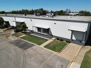 923-935 E Avenue J, Grand Prairie, TX for rent Building Photo- Image 1 of 4