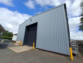 Turnpike Clos, Grantham to rent Building Photo- Image 2 of 15