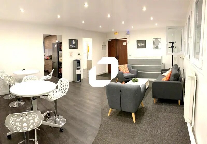 Office in Issy-les-Moulineaux to rent - Interior Photo - Image 1 of 2