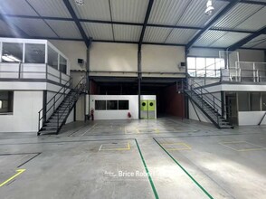 Light Industrial in Saint-Priest to rent Interior Photo- Image 2 of 13