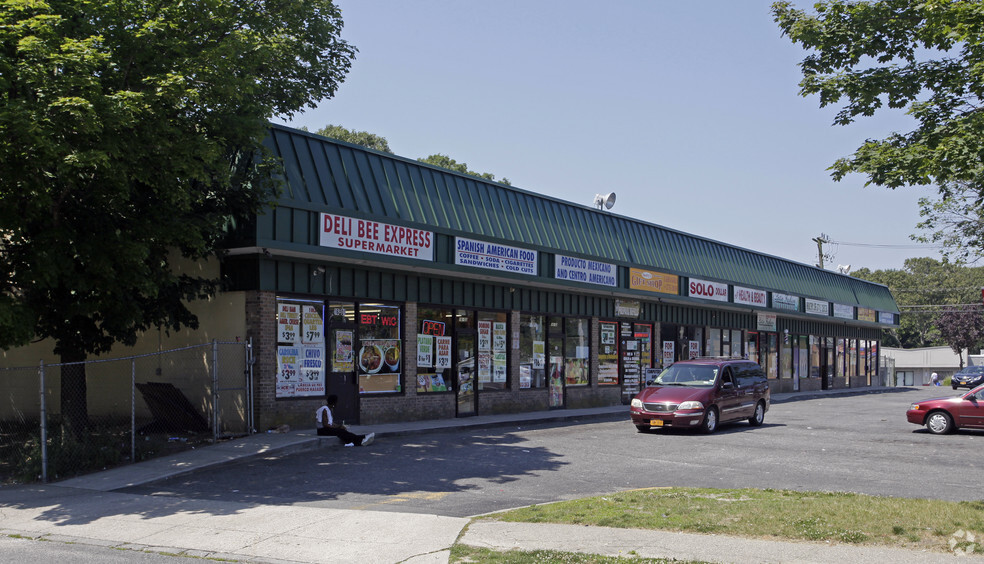 16 Middle Country Rd, Coram, NY for sale - Primary Photo - Image 1 of 25