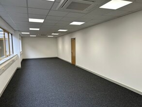 105 Frank Lester Way way, Luton to rent Interior Photo- Image 2 of 4