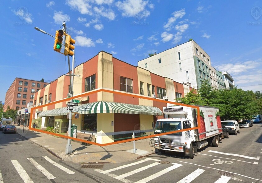 460 Driggs Ave, Brooklyn, NY for rent - Building Photo - Image 1 of 1