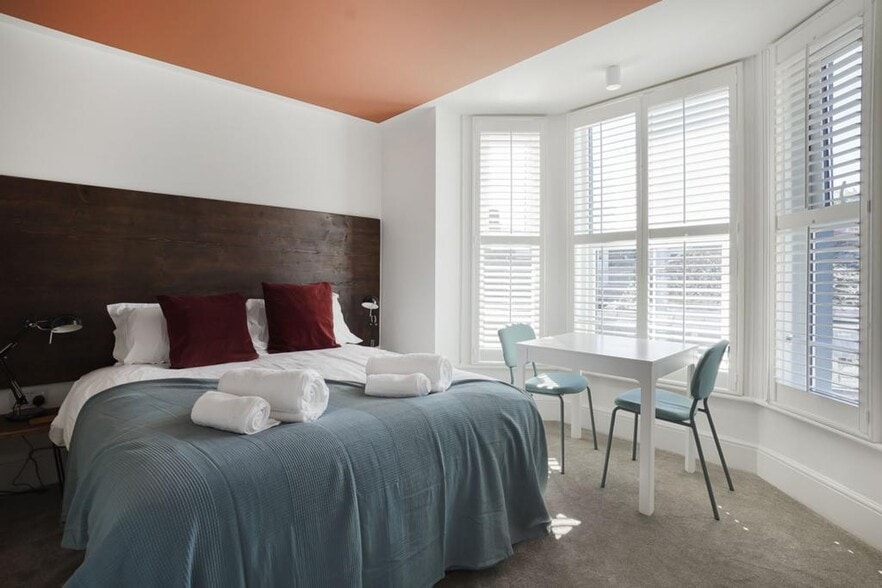 8 Cheriton Pl, Folkestone for sale - Building Photo - Image 3 of 13