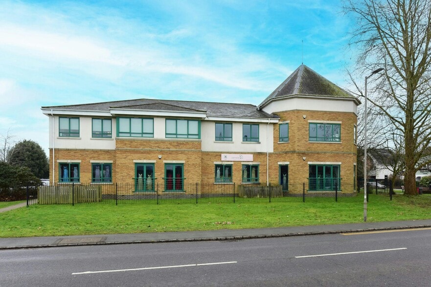 Cores End Rd, Bourne End to rent - Building Photo - Image 2 of 2
