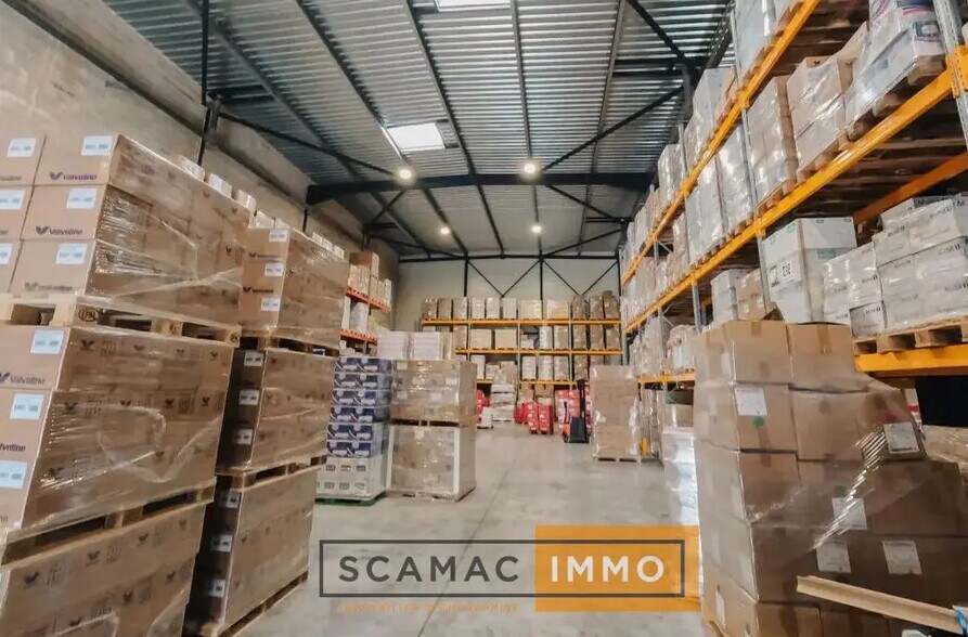 Industrial in LES MILLES to rent - Building Photo - Image 2 of 4