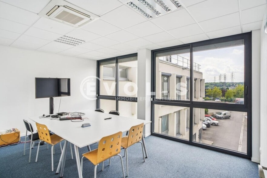 Office in Palaiseau for sale - Building Photo - Image 2 of 11