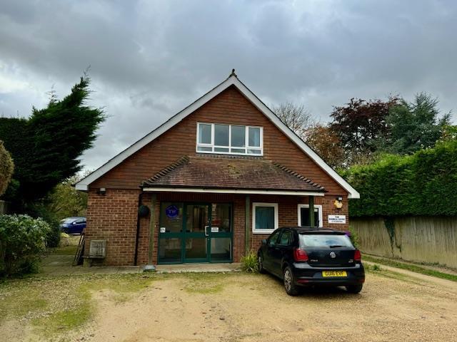 42 Wycombe Rd, Holmer Green for sale Primary Photo- Image 1 of 1