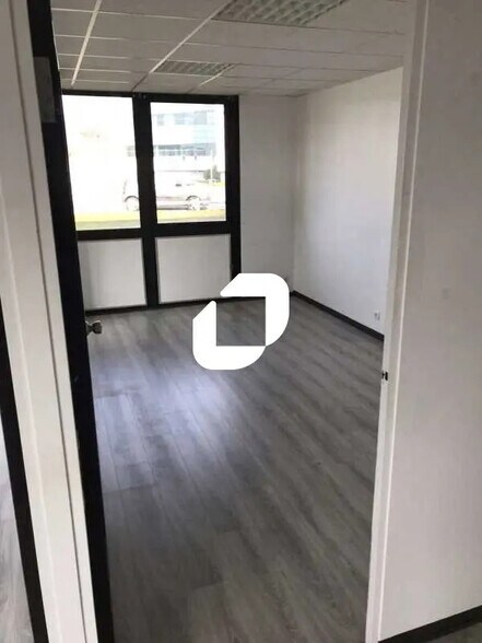 Office in Mérignac to rent - Interior Photo - Image 3 of 12