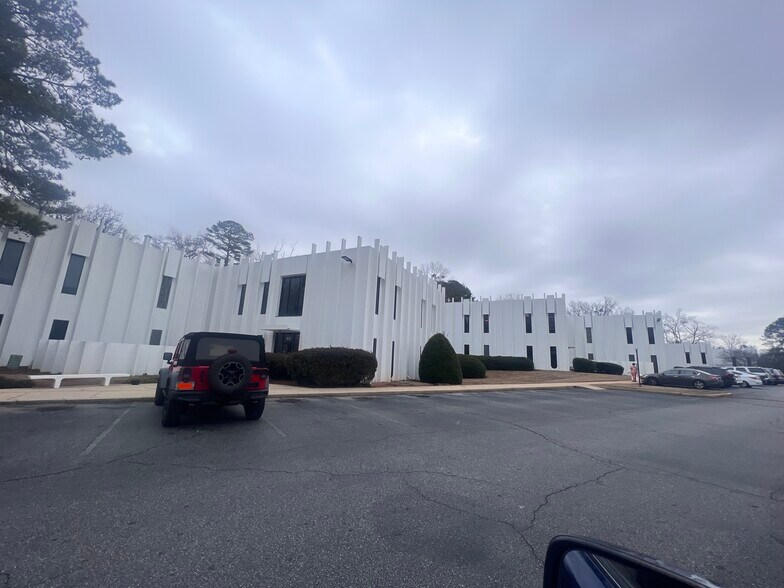 2500 W Broad St, Athens, GA to rent - Building Photo - Image 3 of 4