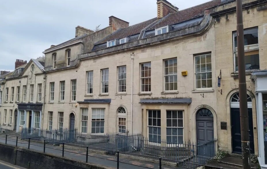 3-7 Rowcroft, Stroud for sale - Building Photo - Image 1 of 21