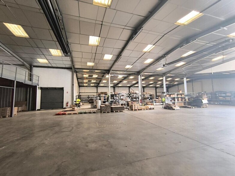 Light Industrial in CIVRIEUX-D'AZERGUES for sale - Interior Photo - Image 2 of 4
