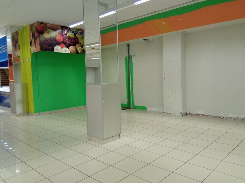 Retail in Onil to rent - Building Photo - Image 3 of 47
