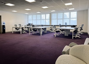 1 Triumph Rd, London to rent Interior Photo- Image 1 of 4