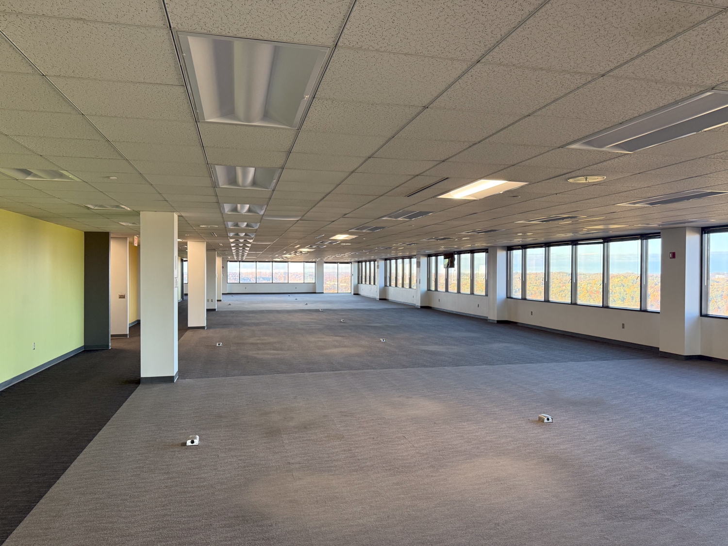 730 Holiday Dr, Pittsburgh, PA to rent Interior Photo- Image 1 of 7