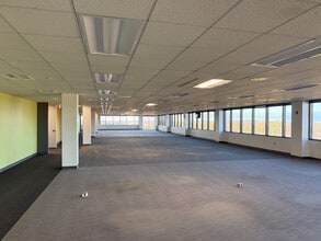 730 Holiday Dr, Pittsburgh, PA to rent Interior Photo- Image 1 of 7