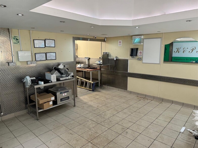 43-49 The Broadway, Loughton to rent - Building Photo - Image 3 of 7