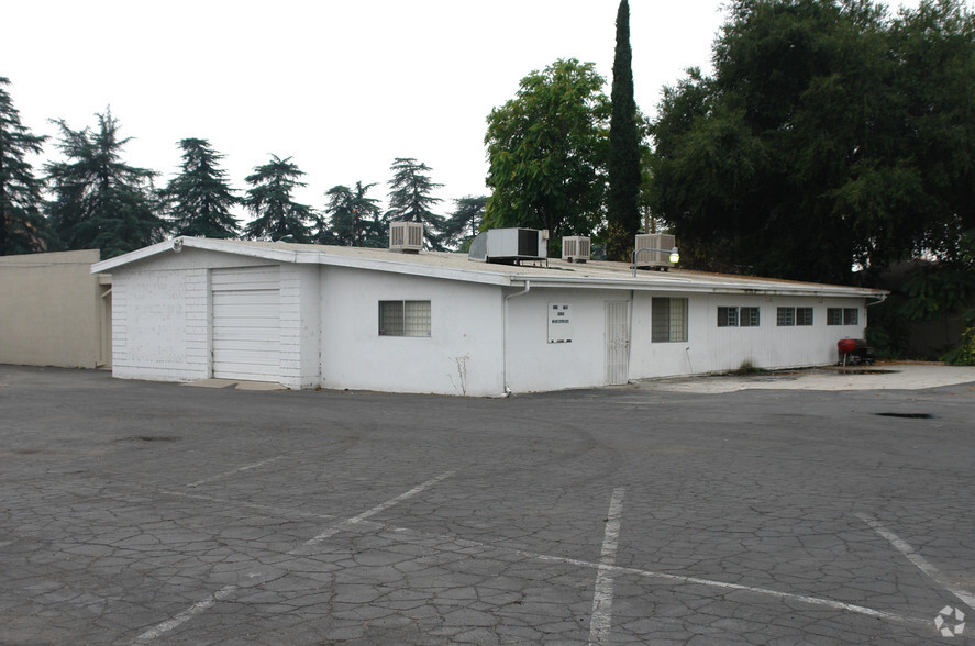 908 E Highland Ave, San Bernardino, CA for rent - Building Photo - Image 2 of 2