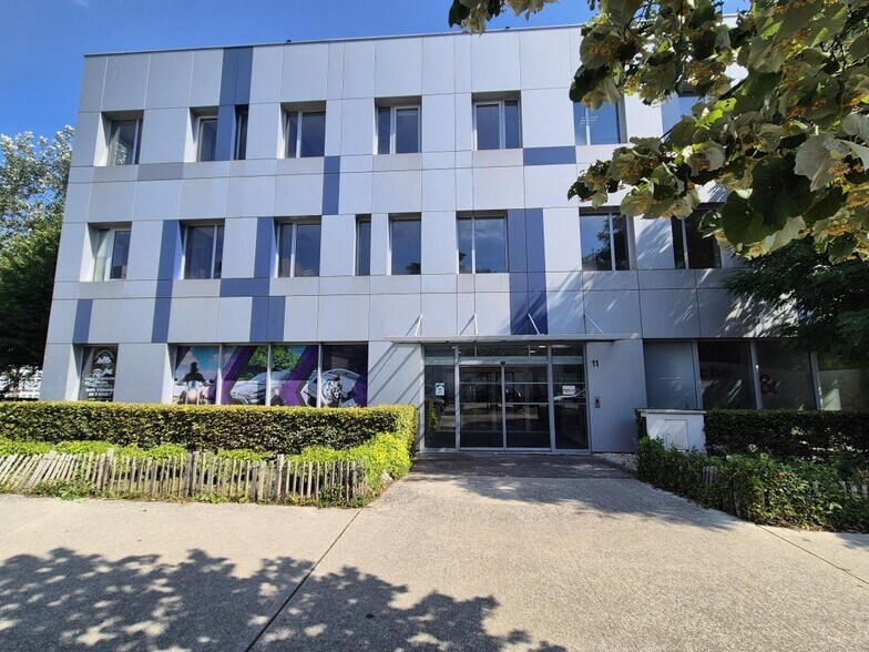 11 Boulevard Archimède, Champs-sur-Marne to rent - Building Photo - Image 2 of 14