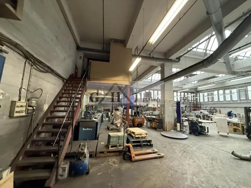 Industrial in Montreuil to rent Building Photo- Image 1 of 6