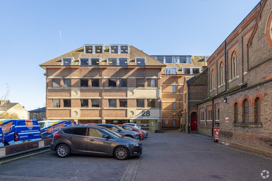 28 Clarendon Rd, Watford to rent - Building Photo - Image 3 of 3