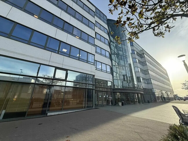 Location Bureaux 412 m² à 643 m²