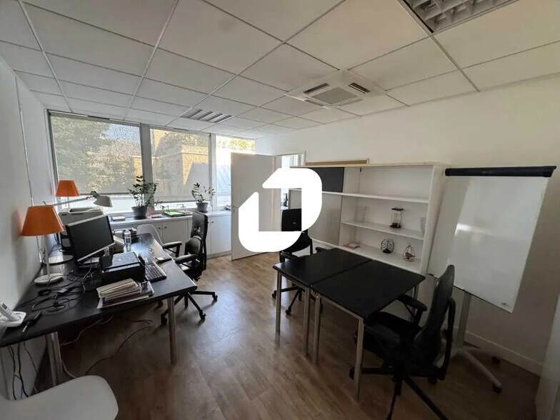 Office in Montrouge to rent - Building Photo - Image 2 of 16