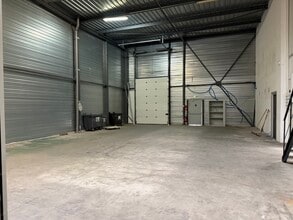 Light Industrial in Marseille to rent Interior Photo- Image 2 of 5