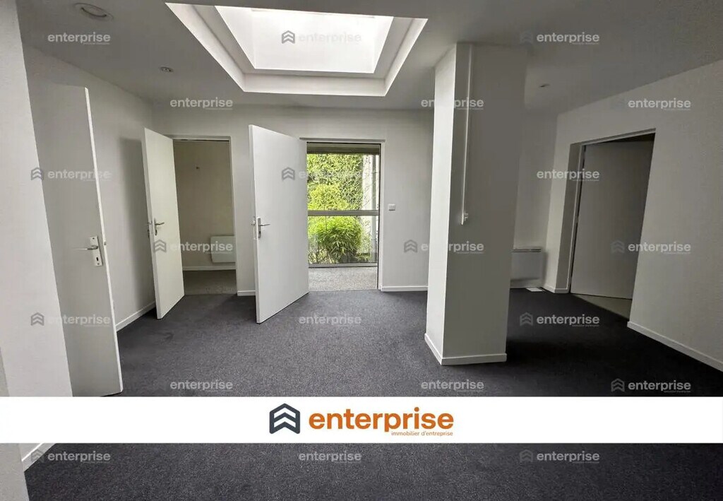 Location Bureaux 120 m² - Photo 1