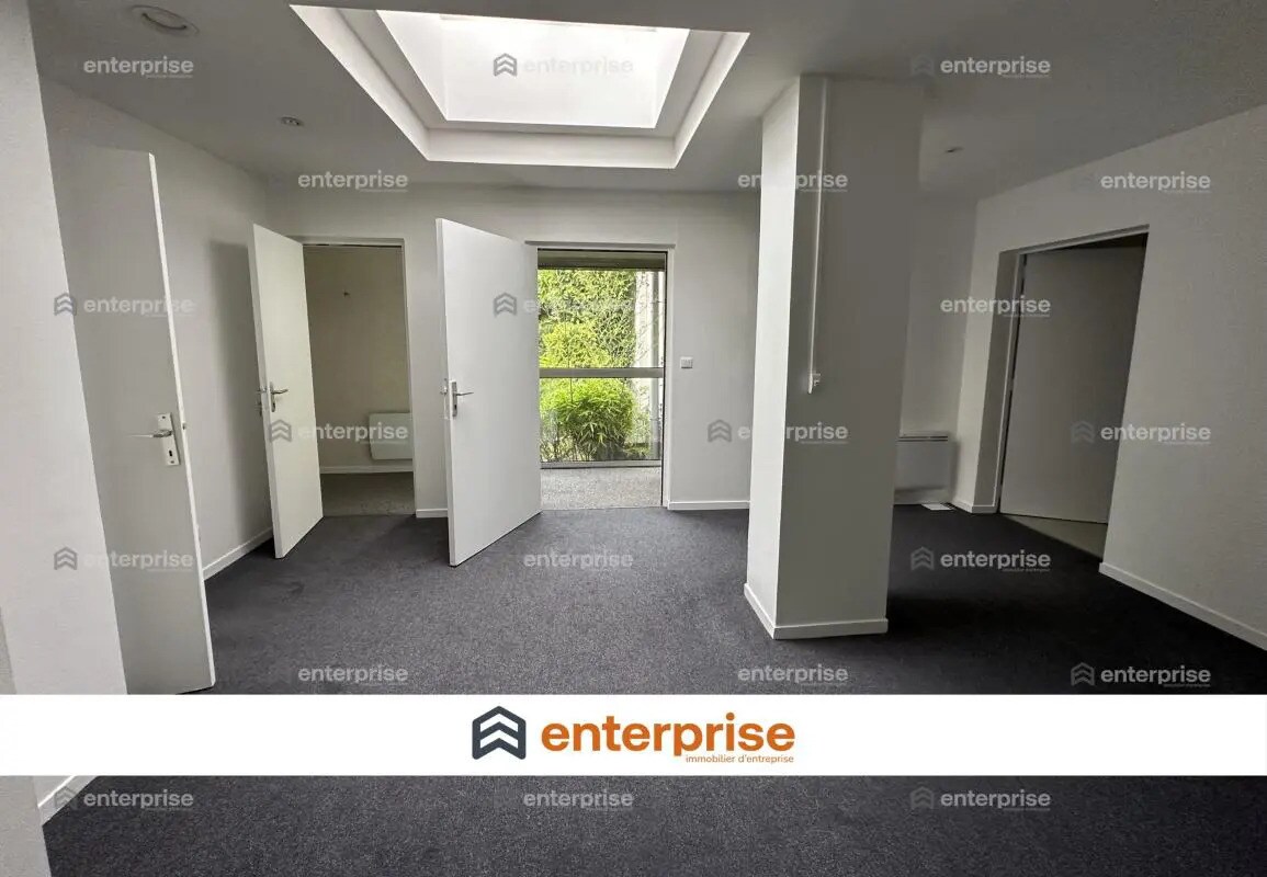 Office in Amiens to rent Primary Photo- Image 1 of 5