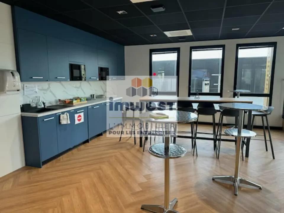 Location Bureaux 827 m² - Photo 1