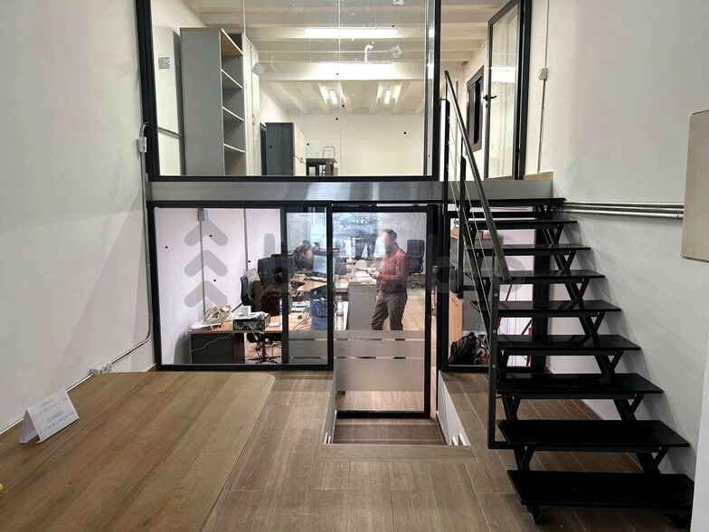 Office in Barcelona, Barcelona to rent - Building Photo - Image 3 of 4