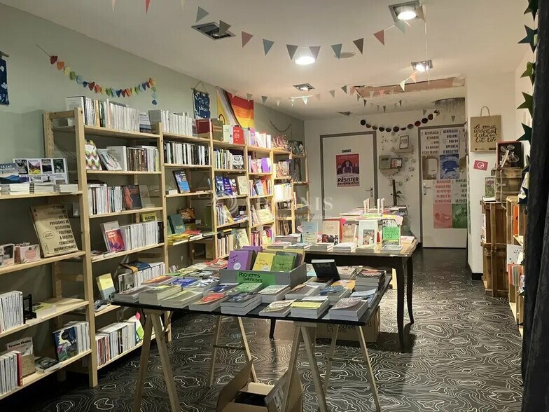 Retail in Bourges for sale - Interior Photo - Image 1 of 3